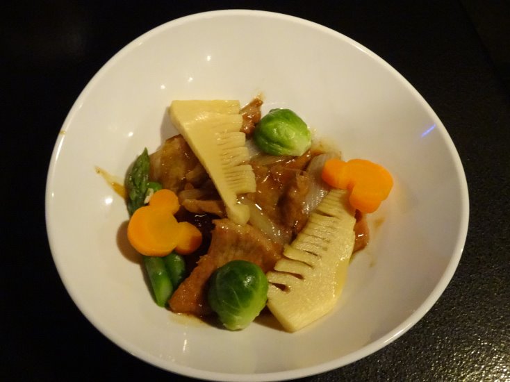 豚肉のオイスターソース炒め（ヴォルケイニア・レストラン）