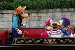 グーフィー、キスするドナルドとデイジー（ヴェネツィアン・ゴンドラ）