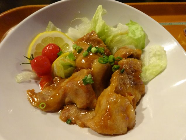 豚肉のレモンソース炒め（ヴォルケイニア・レストラン）
