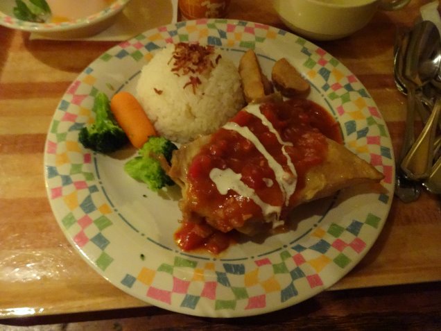 チキンのトマトカレーソース、バターライス添え（グランマ・サラのキッチン）