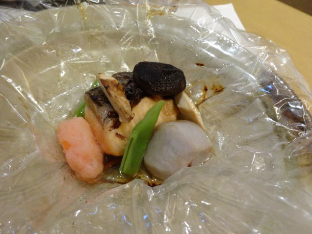 サーモンのカルタ・ファタ包み焼き 包み部（花 Hana）