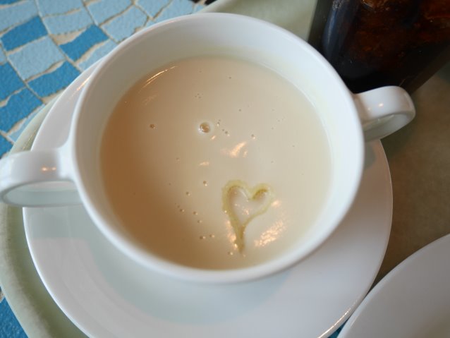 カリフラワーのクリームスープ（プラザパビリオン・レストラン）