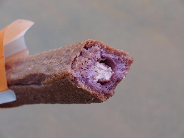 ティポトルタの紫イモ味 断面（トロピック・アルズ）