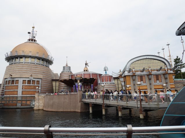 ストームライダー 建物全景