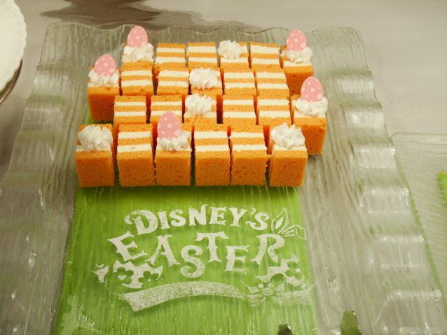 ディズニーイースターのケーキ（クリスタルパレス・レストラン）