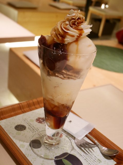 桃パフェ（ナナズグリーンティー）