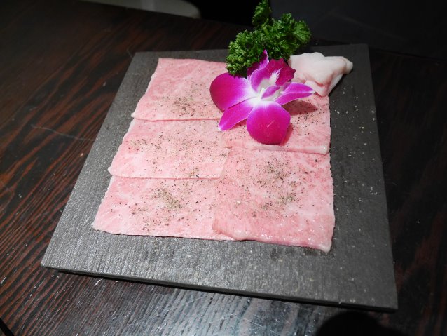 トモサンカク（焼肉トラジ）