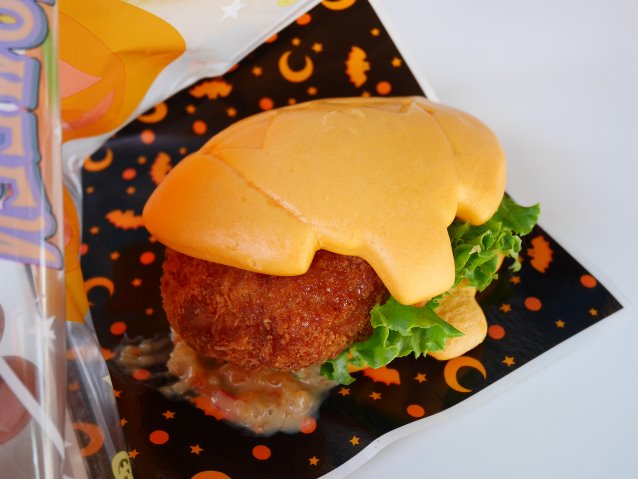 パンプキンシェイプ・エビカツパオ（ヒューイ・デューイ・ルーイのグッドタイム・カフェ）