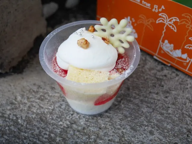 ミックスベリーソースのカップケーキ（マンマ・ビスコッティーズ・ベーカリー）