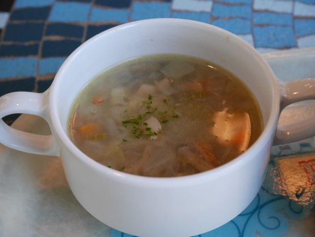 ベジタブルとソーセージのスープ（パスタ入り）（プラザパビリオン・レストラン）