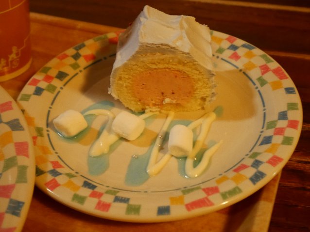 ストロベリームースのロールケーキ（グランマ・サラのキッチン）