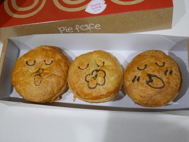 バターチキンカレー、さくさく桜チョコ、もちもち桜わらび餅（Pie face）
