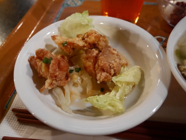 鶏の唐揚げ、香味ソース（ヴォルケイニア・レストラン）