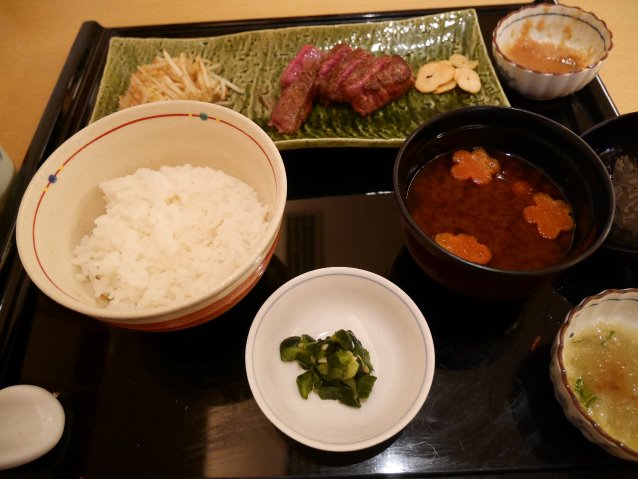 ご飯 味噌椀 香の物（花 Hana）