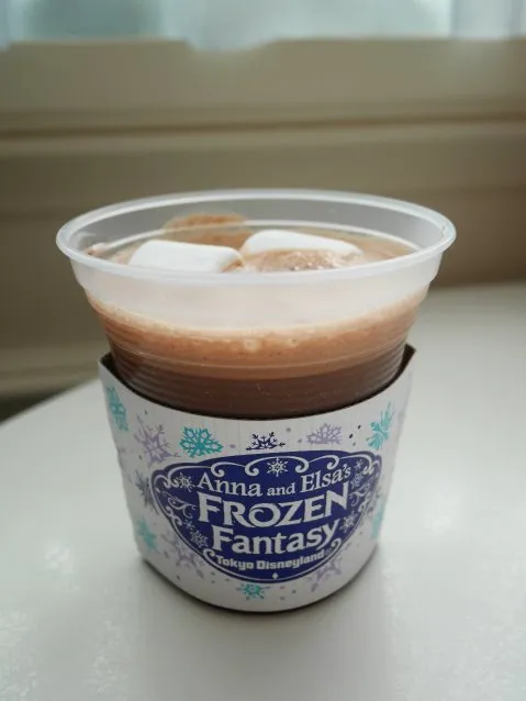 ホットチョコレートドリンク（アイスクリームコーン）