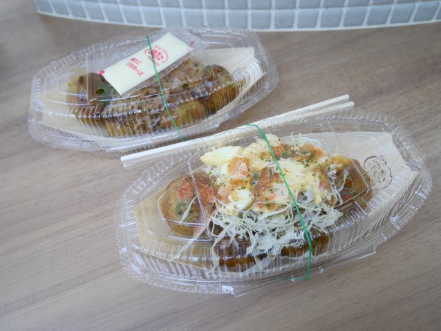 キャベツたっぷり 春のえびタルとノーマルたこ焼き（築地銀だこ）