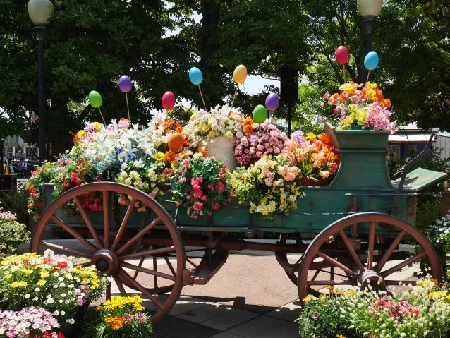 ワゴンに花のプランター（ディズニー・イースター）