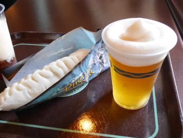 ギョウザドッグとキリン一番搾りフローズン<生>（ノーチラスギャレー）
