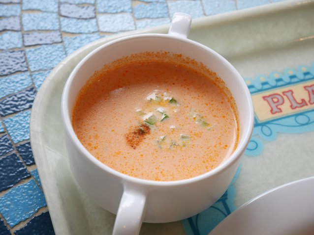ポテトとトマトの冷製クリームスープ（プラザパビリオン・レストラン）