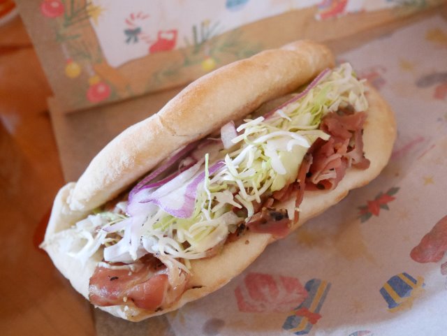 ポテトサラダ＆コンビーフとポークのサンド（キャンプ・ウッドチャック・キッチン）