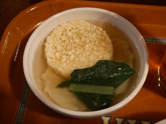 おこげとワンタンのスープ（ヴォルケイニア・レストラン）