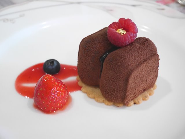 デザートのチョコレートケーキ（レストラン フォンタナ）