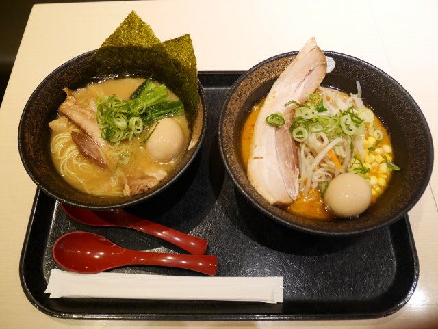 醤油とんこつラーメンと味玉味噌ラーメン（真剣勝負）
