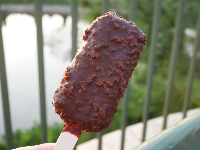 チョコレートクランチ・アイスバー（ペコスビル・カフェ）