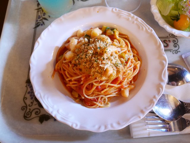 スパゲッティ、海老とズッキーニのトマトクリームソース（ザンビーニ･ブラザーズ･リストランテ）