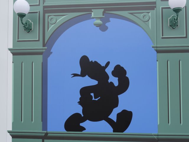 工事のドナルド壁（東京ディズニーランド・ステーション）