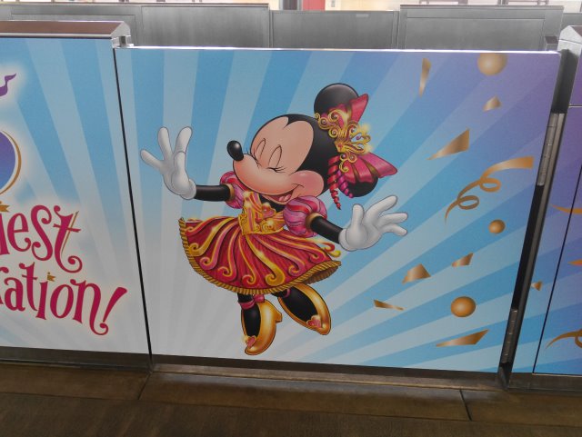 ミニーのディズニーリゾートライン乗降口（35周年記念）