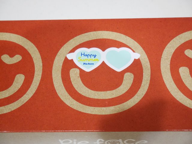 Happy Summerサングラスシール付きの箱（Pie face）