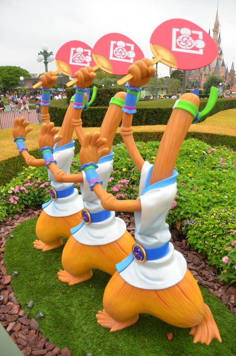 内輪に法被のほうき（ディズニー夏祭り 2018）