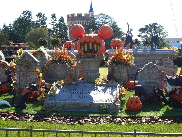 ミッキーパンプキンヘッドとお墓（ディズニー・ハロウィーン 2018）