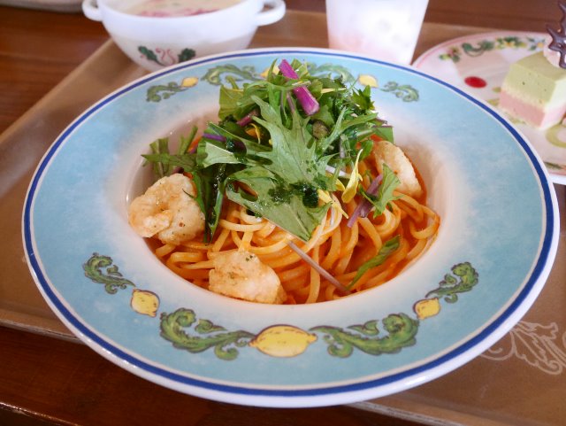 リングイネ、海老のトマトクリームソース（カフェ・ポルトフィーノ）