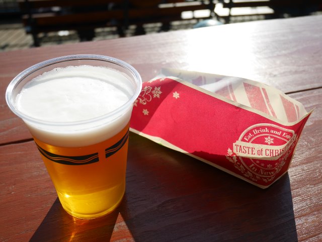 生ビールとブラックペッパーてりやきチキンロール（レストラン櫻テラス席）