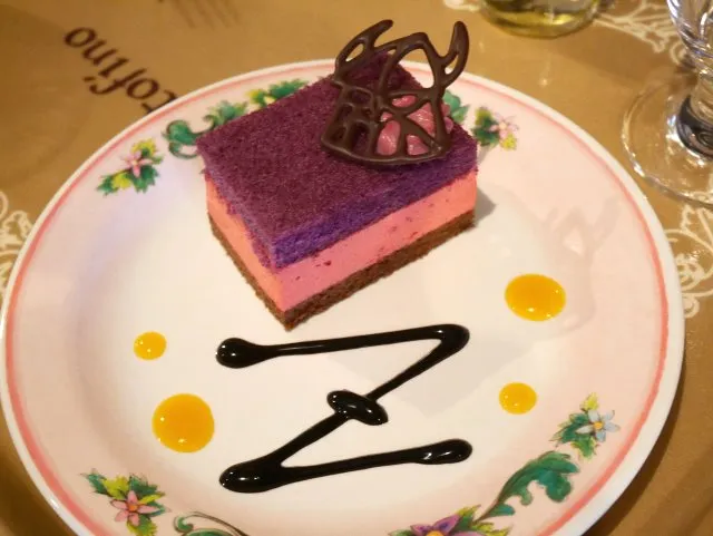 ミックスベリームースケーキ ザーグ（カフェ・ポルトフィーノ）