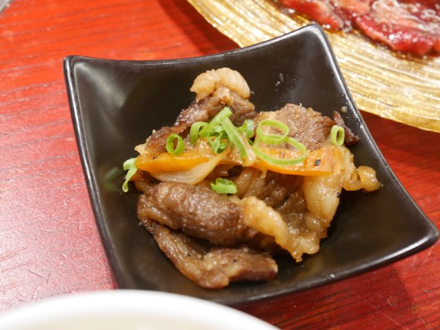 付け出しの小品お肉（焼肉トラジ）