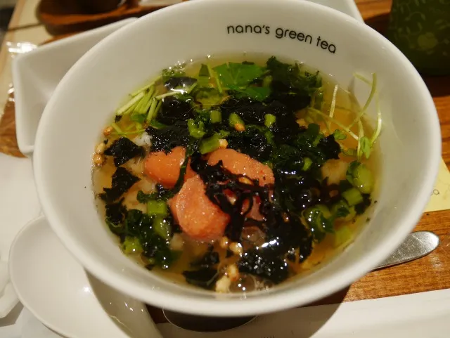 鮭ととろろ昆布の柚子胡椒出汁茶漬け（ナナズグリーンティー）