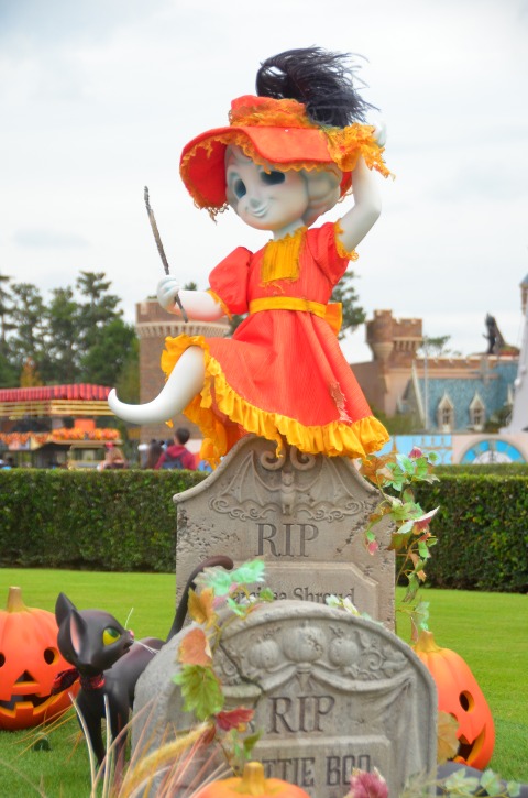 しゃれた帽子を押さえるゴースト（ディズニー・ハロウィーン 2019）