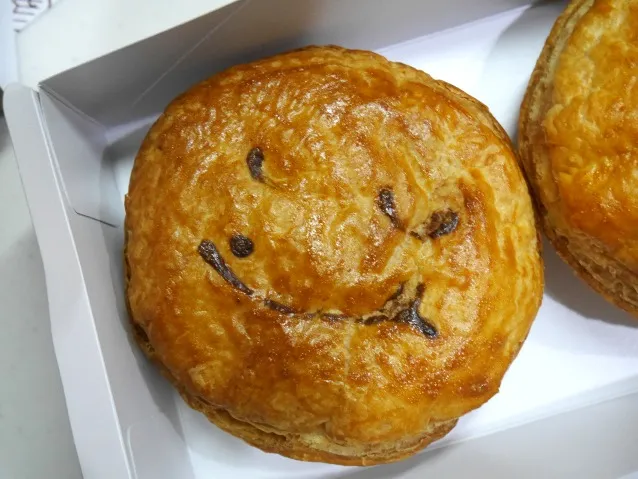 しらすと海老のガーリックトマト（Pie face）