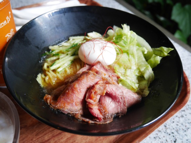 ローストビーフとエッグの冷やし麺（チャイナボイジャー）