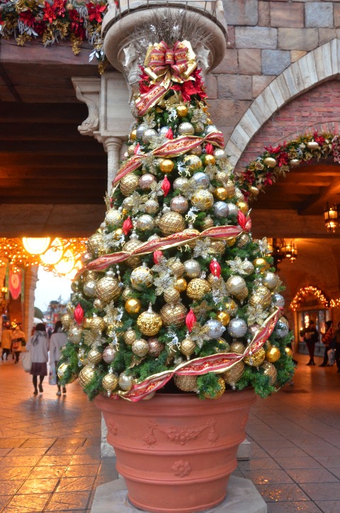 ミラコスタ下のクリスマスツリー（ディズニー・クリスマス 2019）