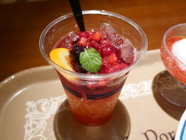 スパークリングカクテル(ワイン&アペロール)(カフェ・ポルトフィーノ)