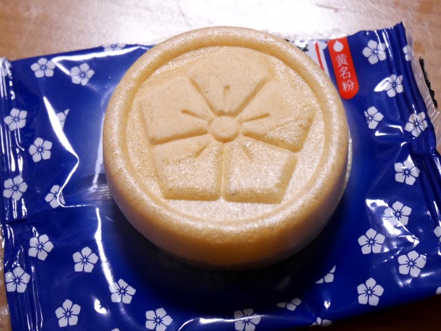 桔梗信玄餅最中 開封（桔梗屋）