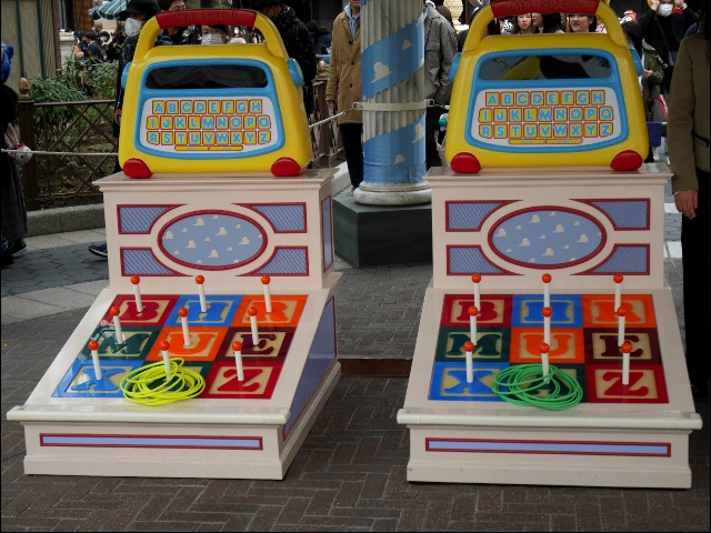 「トイ・ストーリー」のゲームブース（ピクサー・プレイタイム）