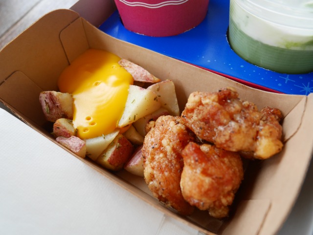 ブラックペッパーフライドチキン＆ベイクドポテト、チーズソース（ハドソンリバー・ハーベスト）