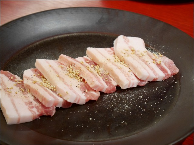 豚カルビ アップ（焼肉トラジ）