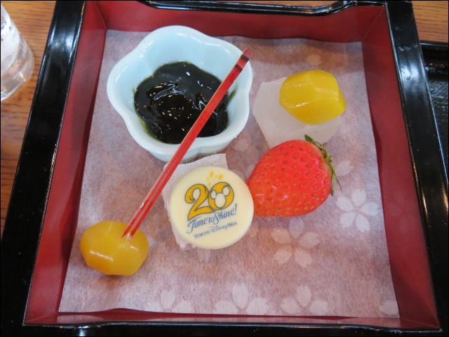甘味（苺、わらび餅、栗甘露煮）（’レストラン櫻）