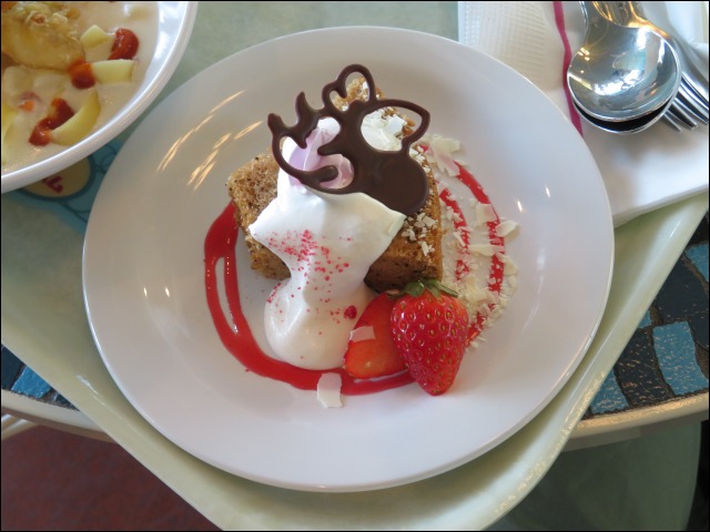 紅茶のシフォンケーキ（プラザパビリオン・レストラン）